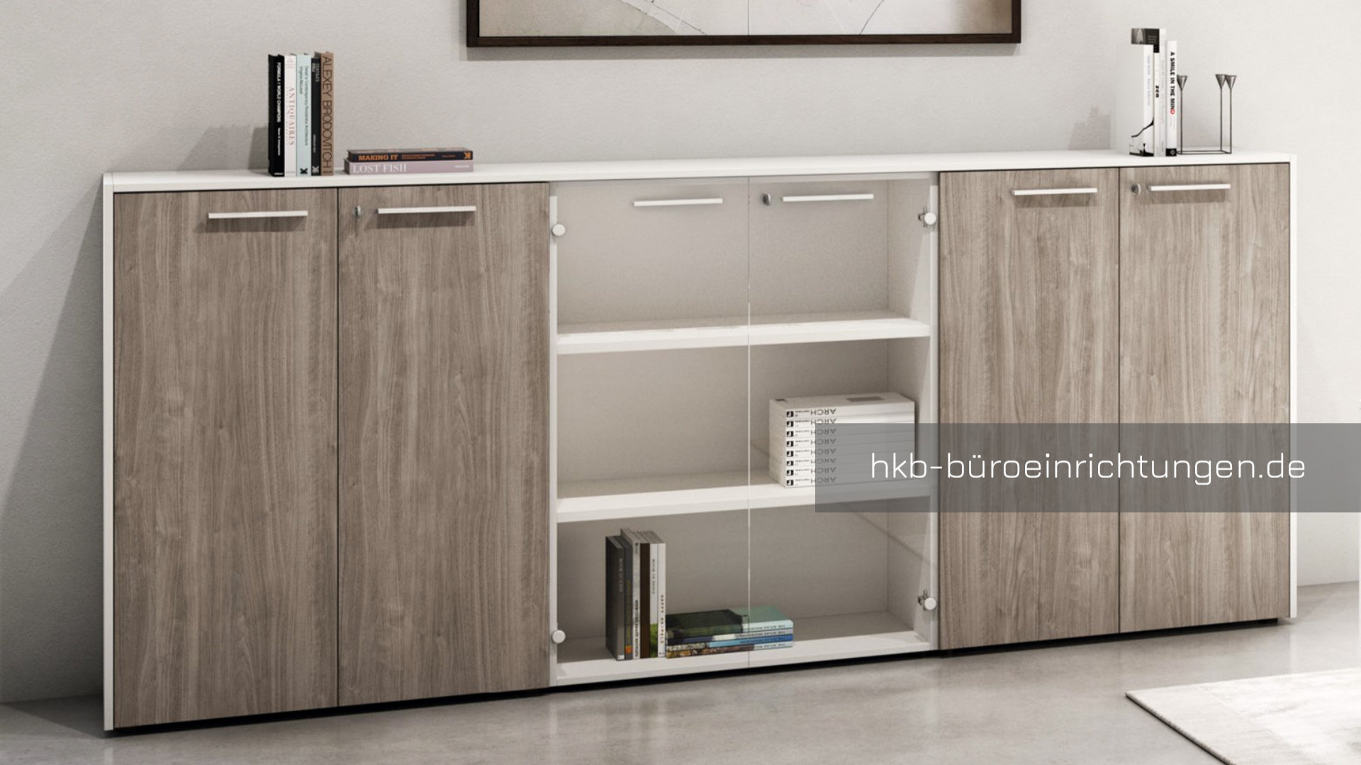 Weißes Highboard, dekorative Füße, Schloss
