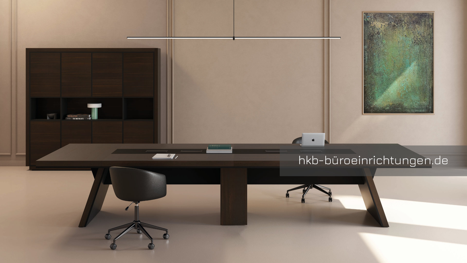 Konferenztisch mit A-Gestell und Sideboard im modernen Büro.